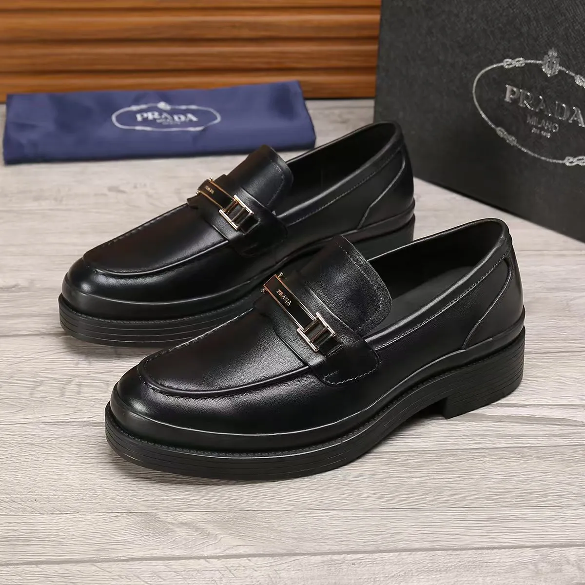Men's shoes 💰540 💰💰🎩🎩【Prada】Counter 1:1⬆️original reproduction, absolute quality🆗Original outsole, high-quality imported rubber, wear-resistant and non-slip, never degummed, upper material: imported first-layer cowhide➕anti-slip foam outsole, official website material, lining material: water-dyed leather lining, 3 colors available! Code number 38-45